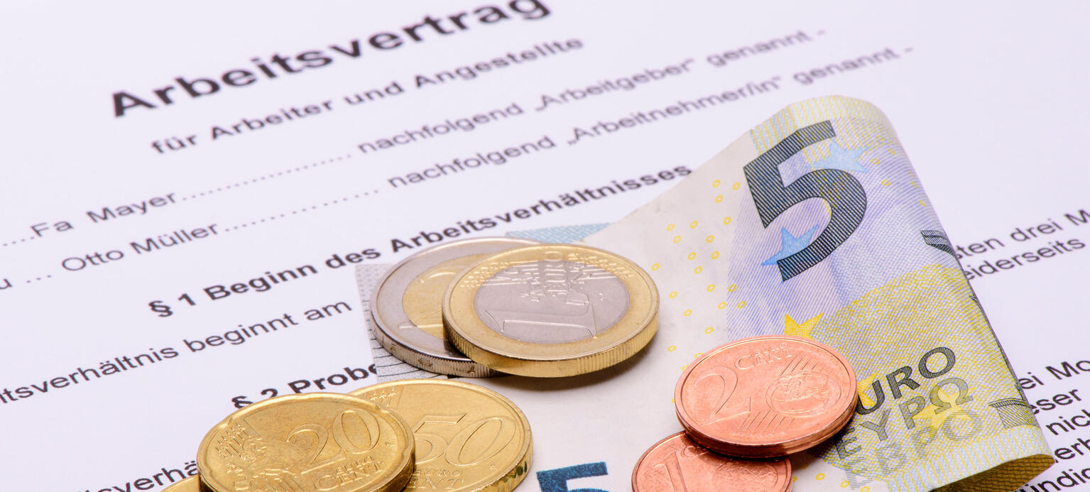 Geld auf Arbeitsvertrag - Tariflohn