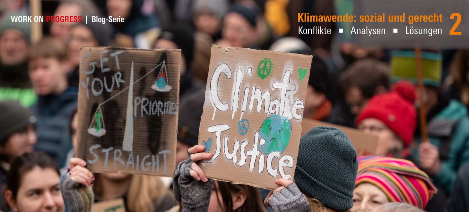 Demonstratinnen zeigen ein Plakat mit der Aufschrift Climate justice