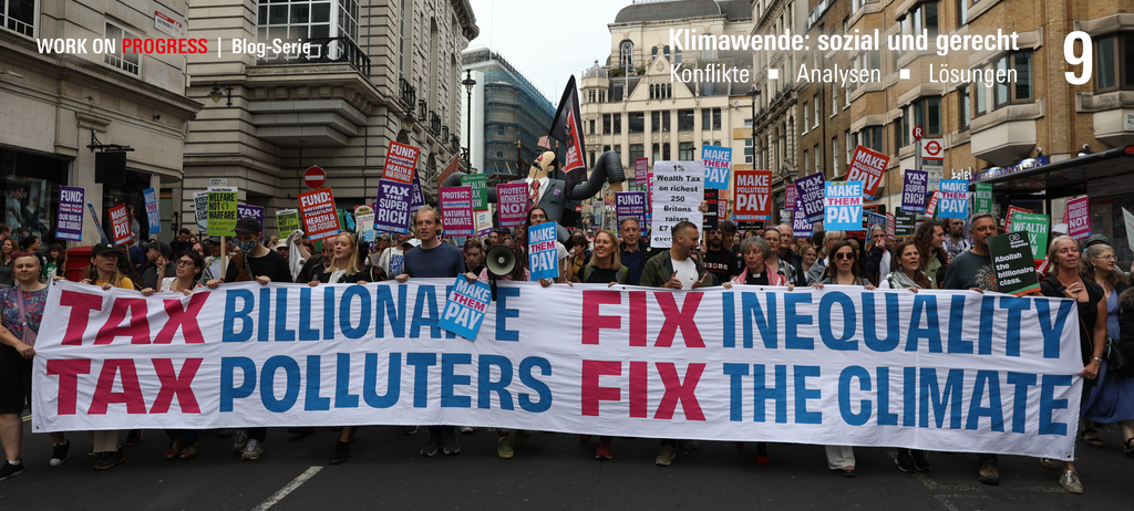 Foto von einer Demo in London mit dem Transparent Tax Billionaires,  tax polluters, fix inequality, fix  the climate